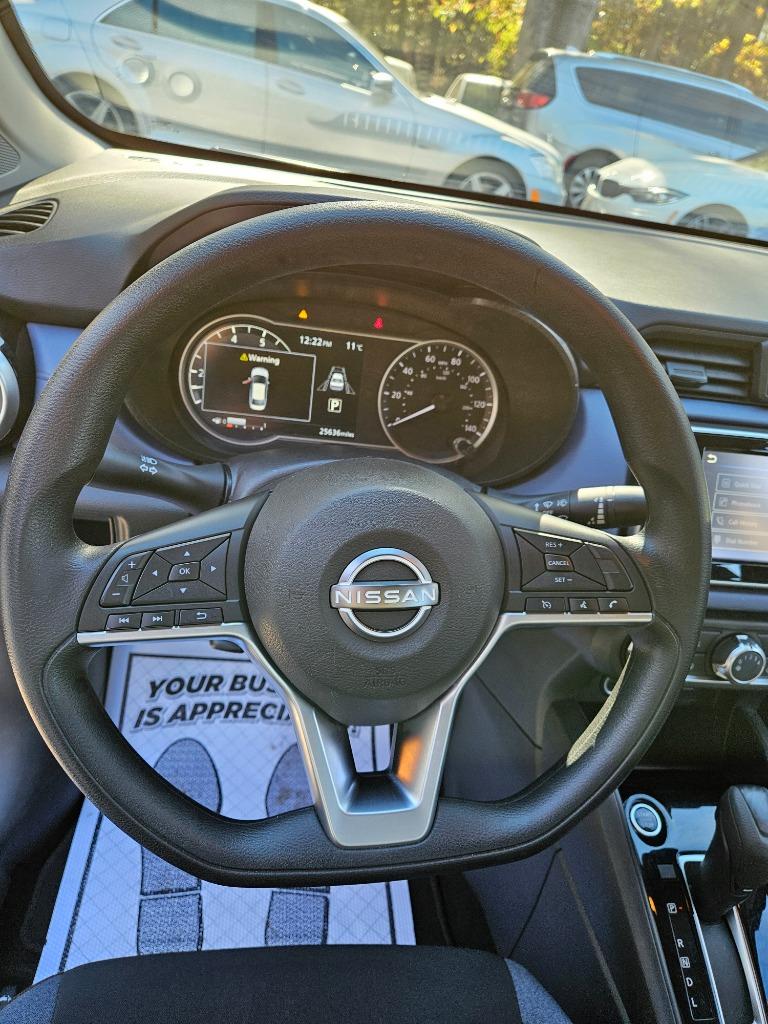 2023 Nissan Versa SV photo