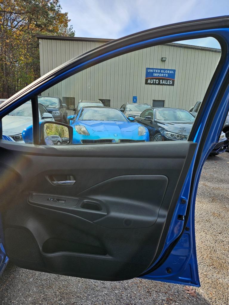 2023 Nissan Versa SV photo