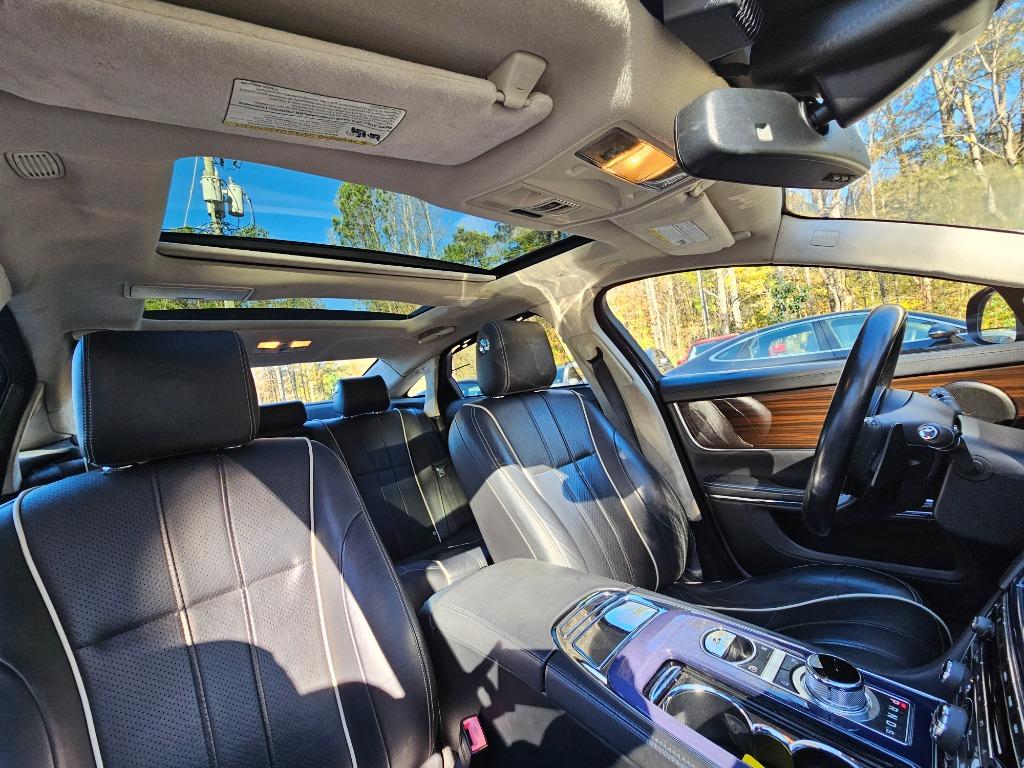 2013 Jaguar XJL Portfolio photo