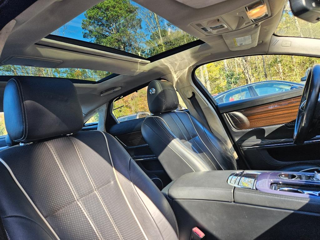2013 Jaguar XJL Portfolio photo