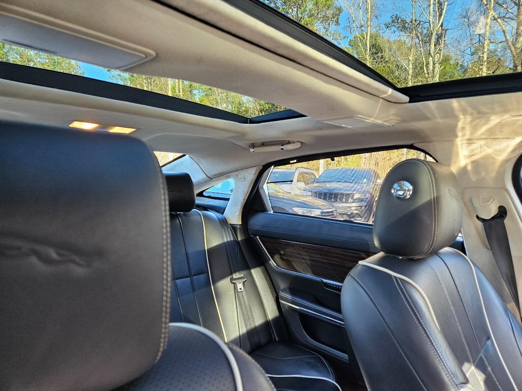 2013 Jaguar XJL Portfolio photo