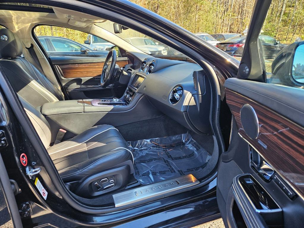 2013 Jaguar XJL Portfolio photo