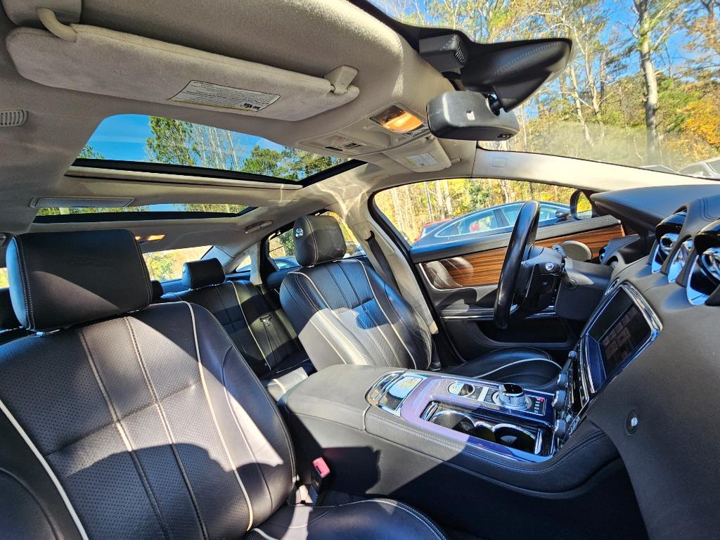 2013 Jaguar XJL Portfolio photo