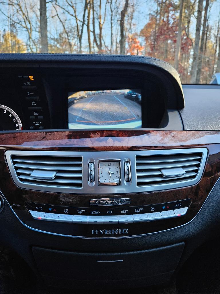 2010 Mercedes-Benz S-Class S400 Hybrid photo