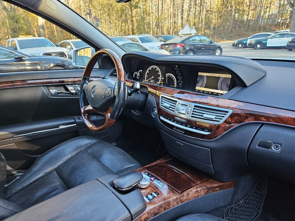 2010 Mercedes-Benz S-Class S400 Hybrid photo