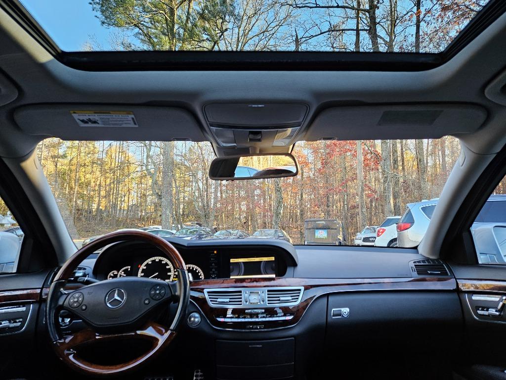 2010 Mercedes-Benz S-Class S400 Hybrid photo