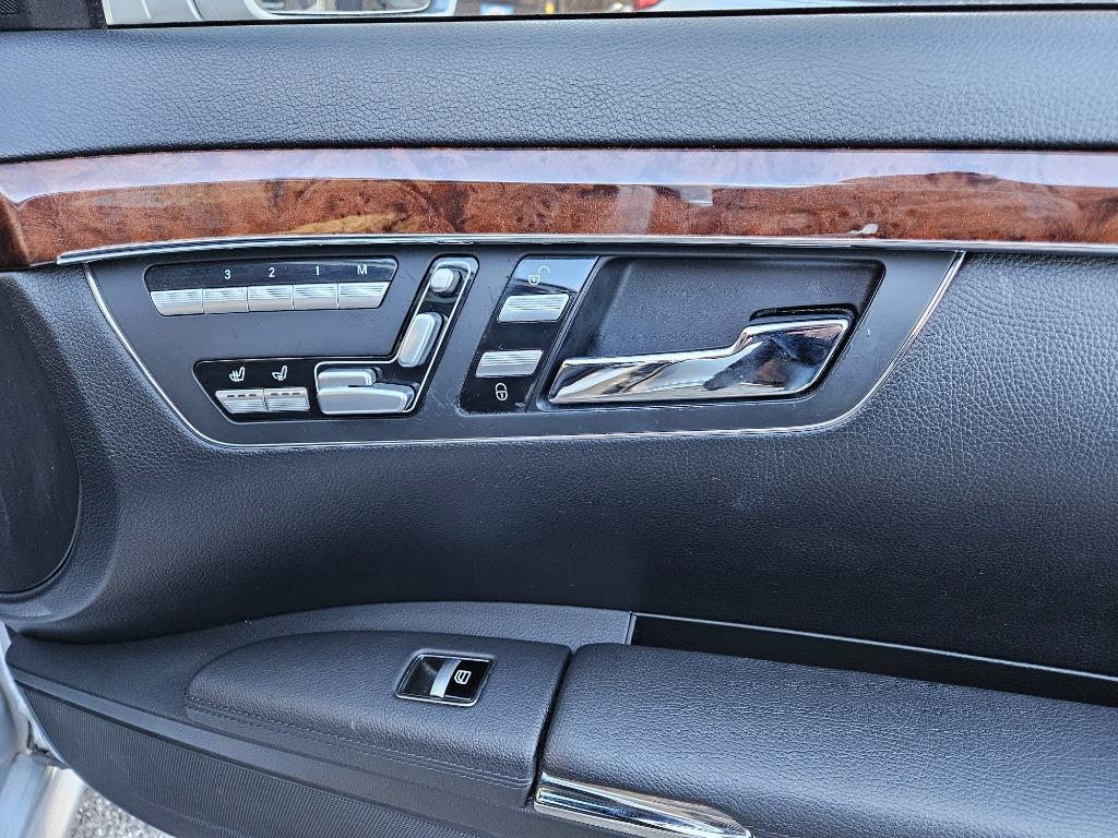 2010 Mercedes-Benz S-Class S400 Hybrid photo
