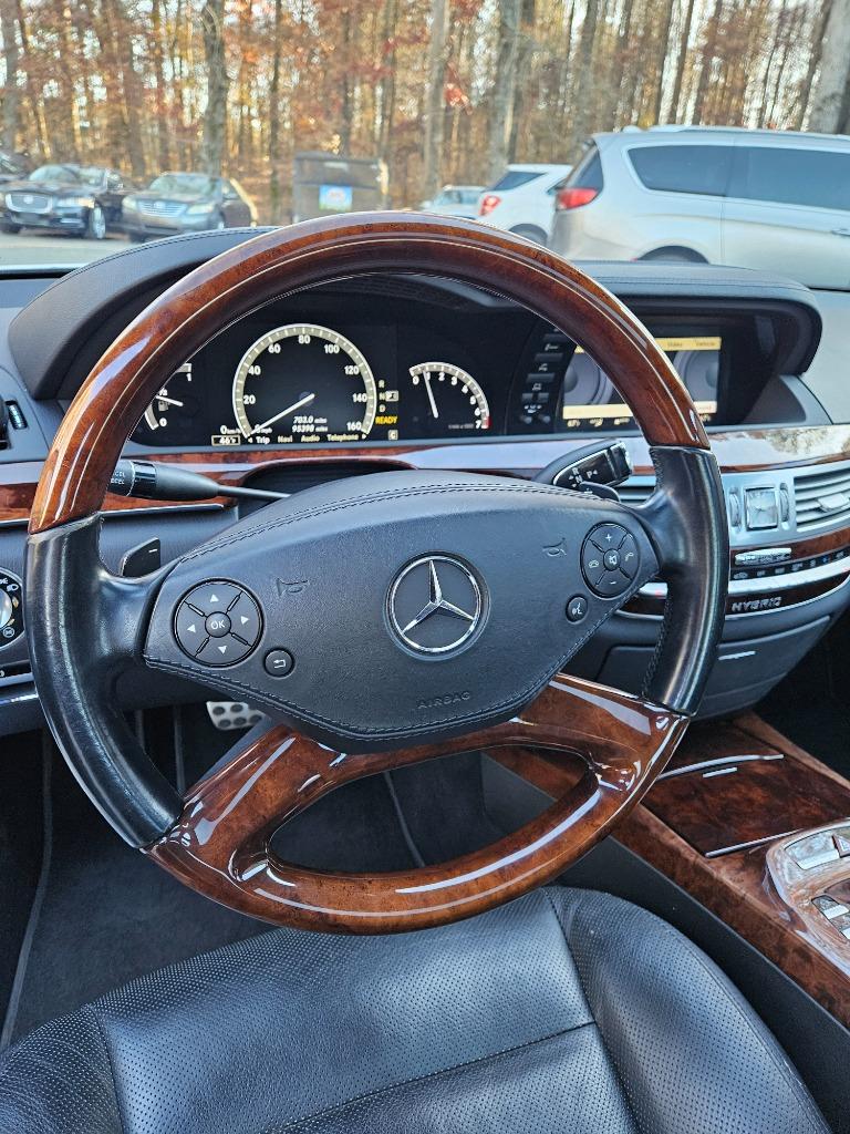 2010 Mercedes-Benz S-Class S400 Hybrid photo