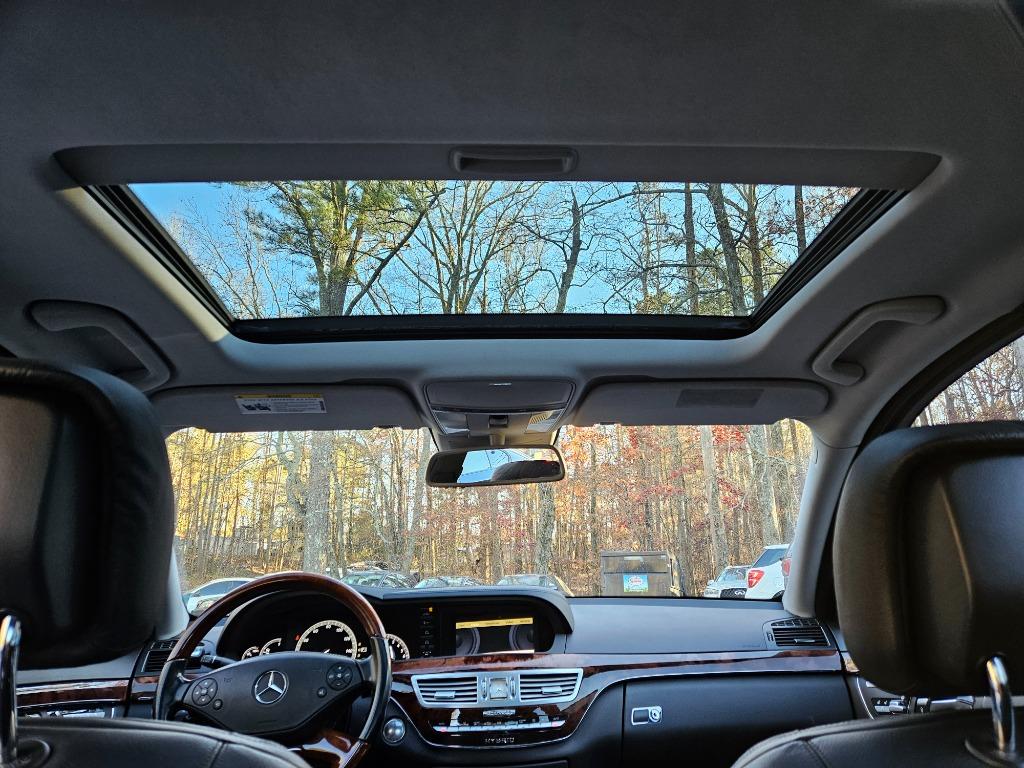 2010 Mercedes-Benz S-Class S400 Hybrid photo
