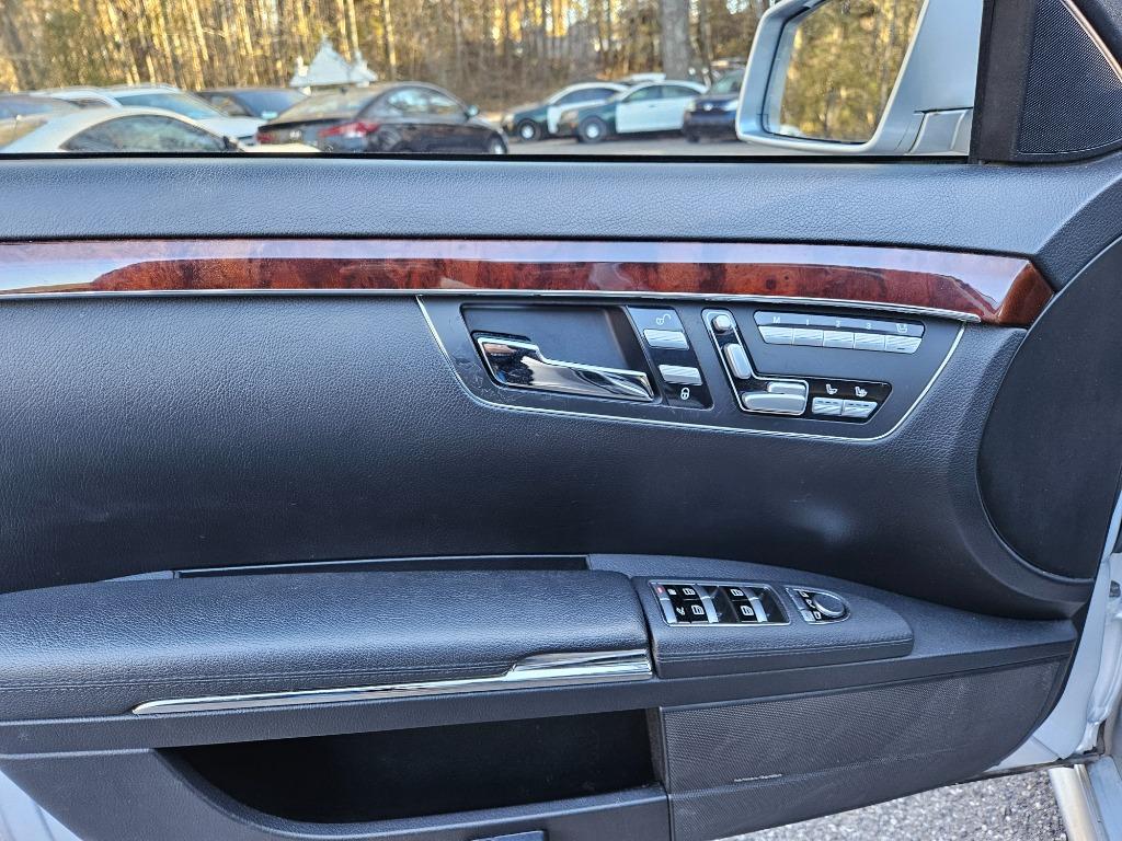 2010 Mercedes-Benz S-Class S400 Hybrid photo