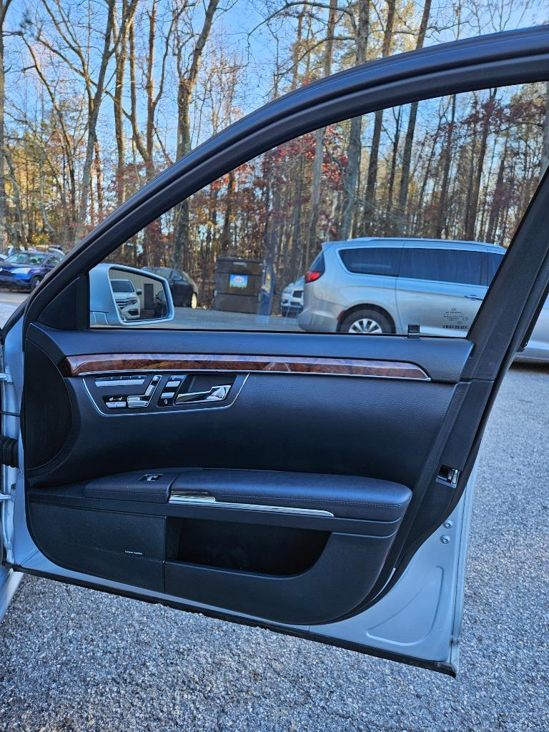 2010 Mercedes-Benz S-Class S400 Hybrid photo