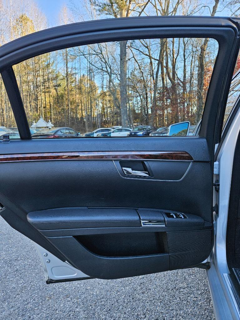 2010 Mercedes-Benz S-Class S400 Hybrid photo