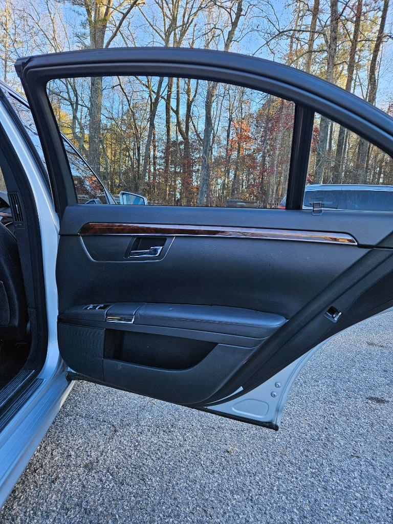 2010 Mercedes-Benz S-Class S400 Hybrid photo