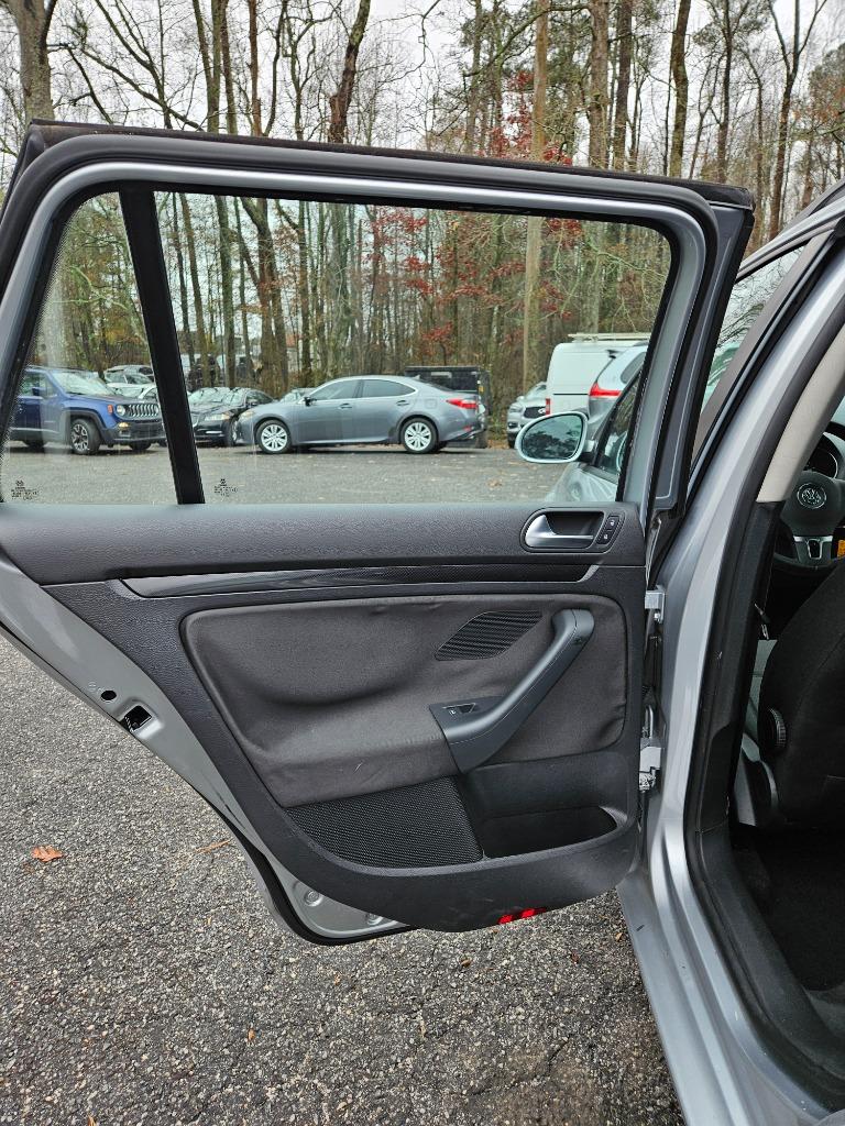 2013 Volkswagen Jetta SportWagen S PZEV photo