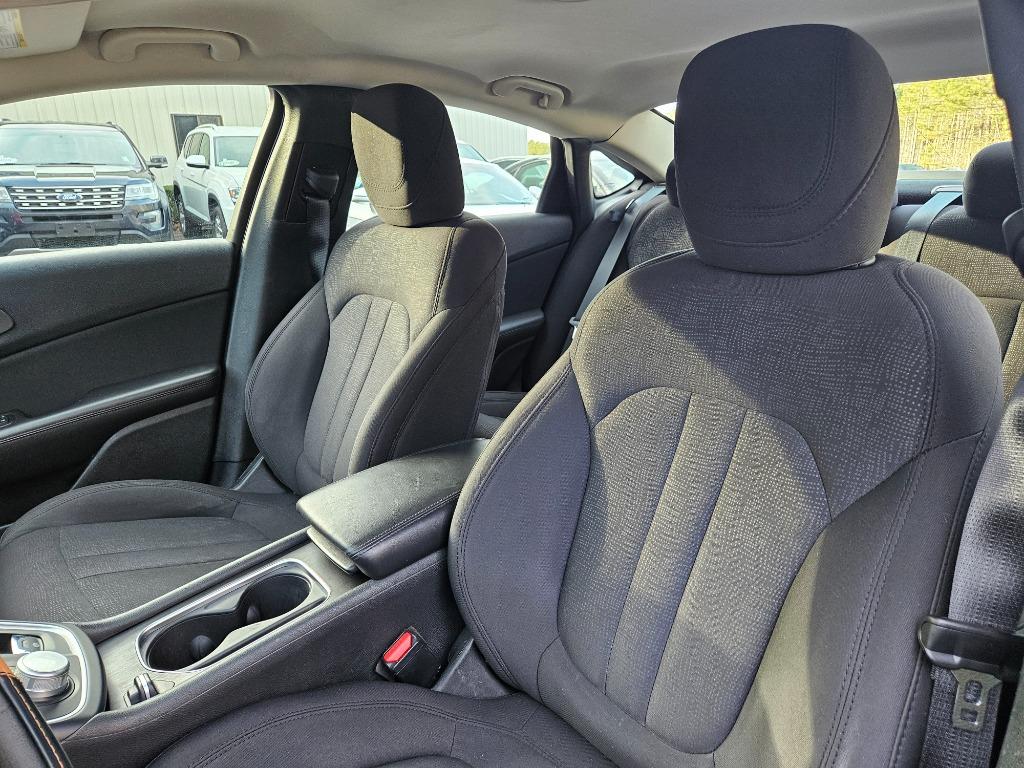 2015 Chrysler 200 - $11,780