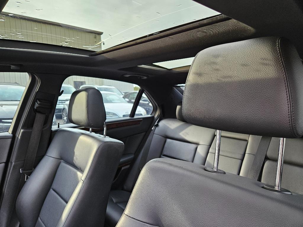 2011 Mercedes-Benz E-Class E350 Luxury photo