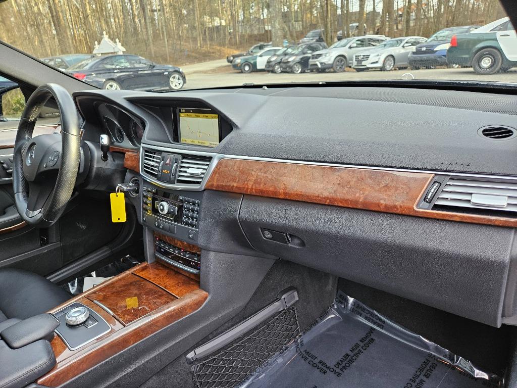 2011 Mercedes-Benz E-Class E350 Luxury photo