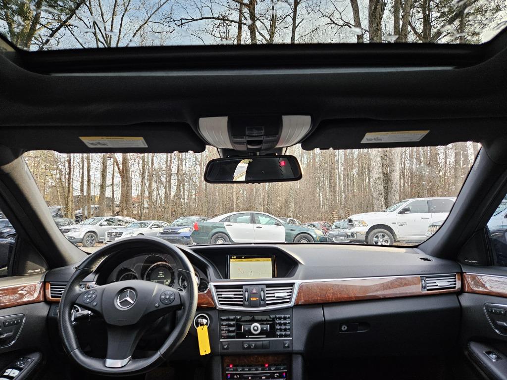 2011 Mercedes-Benz E-Class E350 Luxury photo