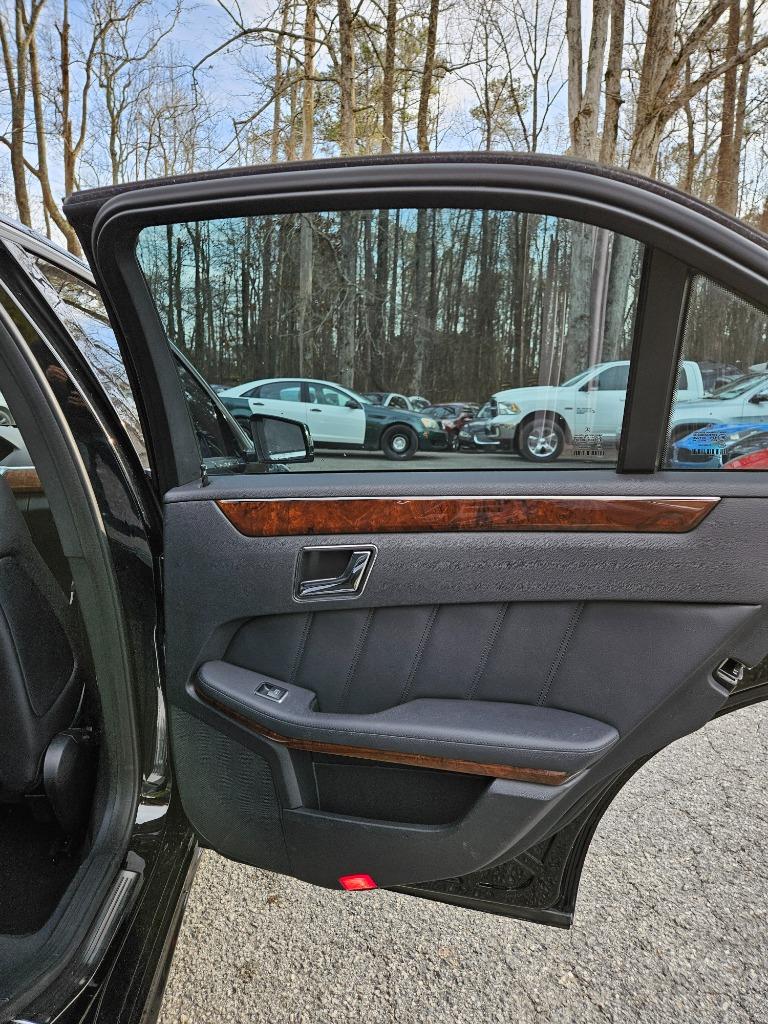 2011 Mercedes-Benz E-Class E350 Luxury photo