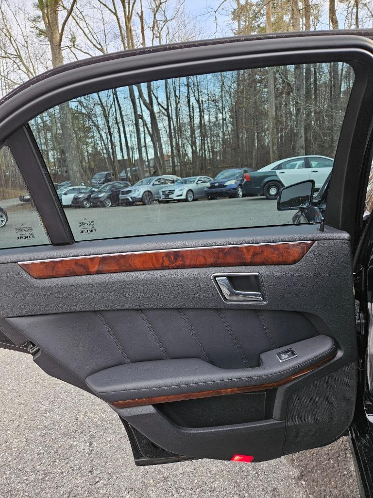 2011 Mercedes-Benz E-Class E350 Luxury photo