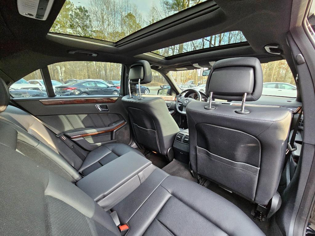 2011 Mercedes-Benz E-Class E350 Luxury photo