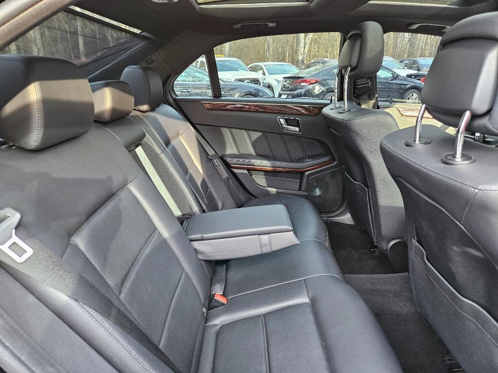 2011 Mercedes-Benz E-Class E350 Luxury photo