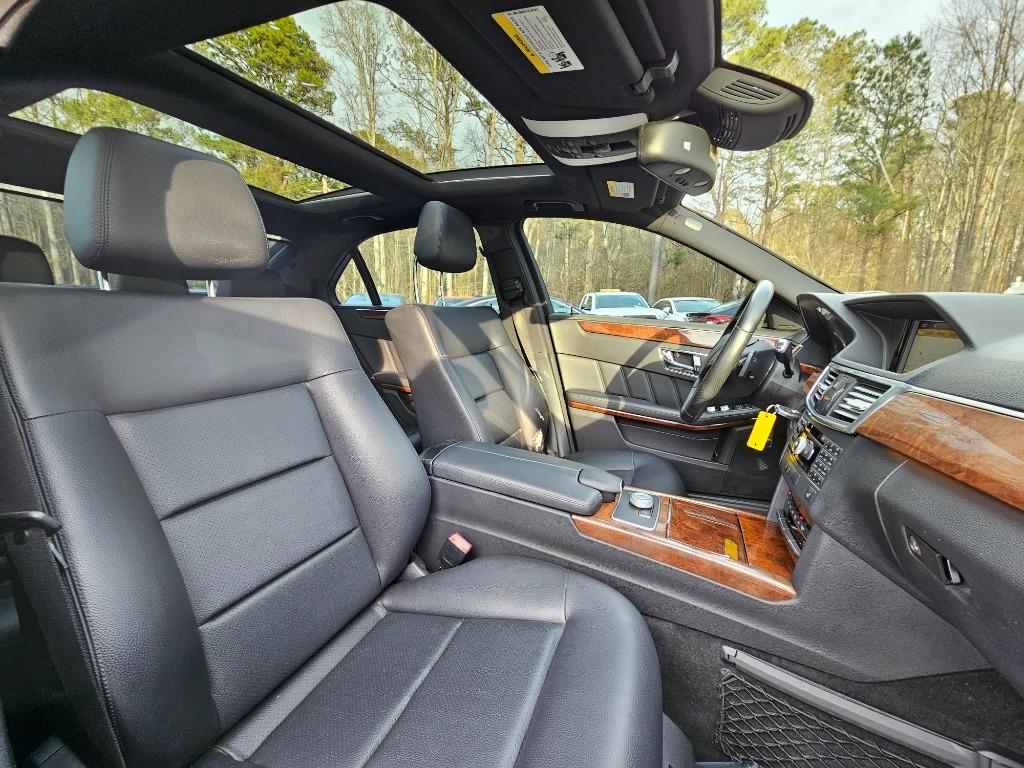 2011 Mercedes-Benz E-Class E350 Luxury photo