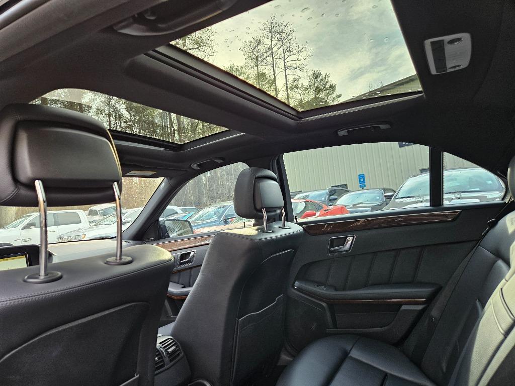 2011 Mercedes-Benz E-Class E350 Luxury photo