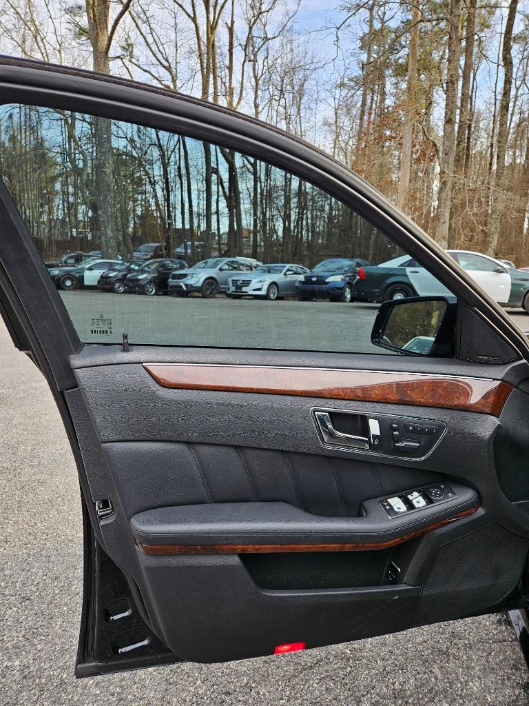 2011 Mercedes-Benz E-Class E350 Luxury photo