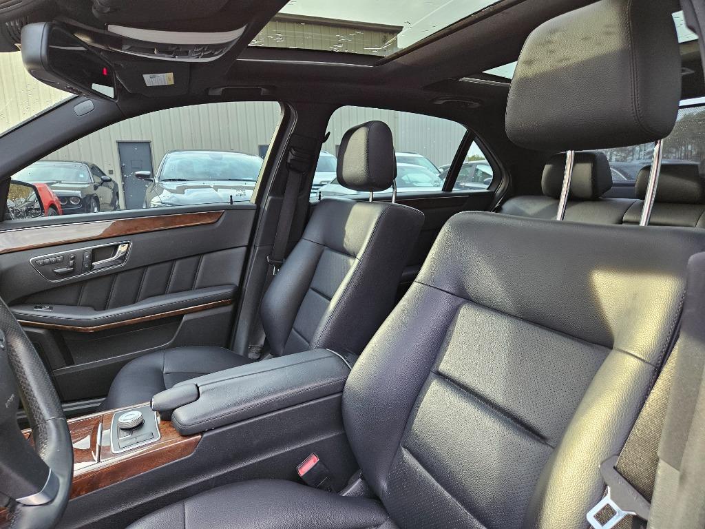 2011 Mercedes-Benz E-Class E350 Luxury photo