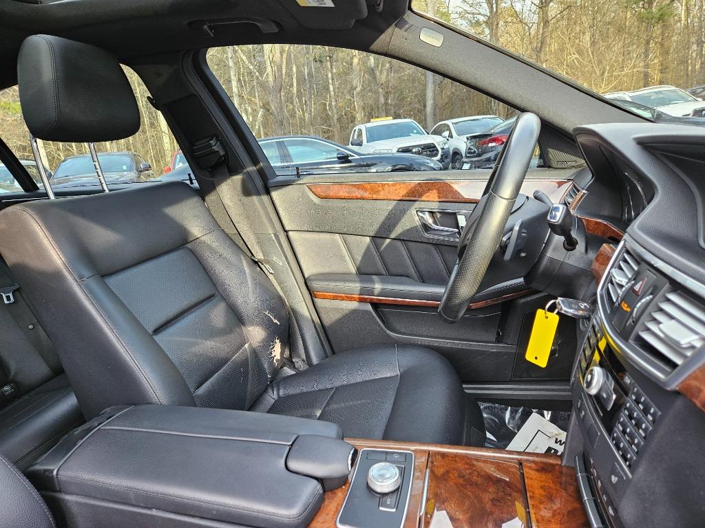 2011 Mercedes-Benz E-Class E350 Luxury photo