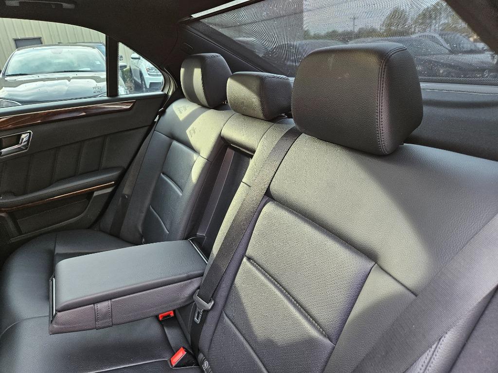 2011 Mercedes-Benz E-Class E350 Luxury photo