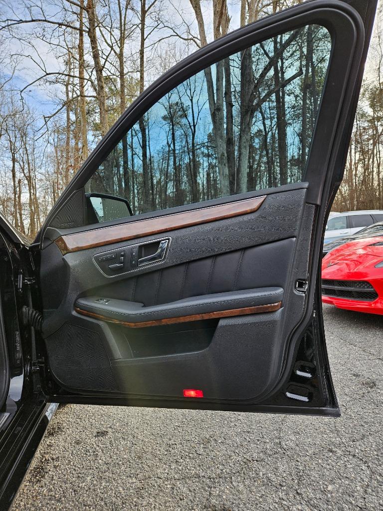 2011 Mercedes-Benz E-Class E350 Luxury photo