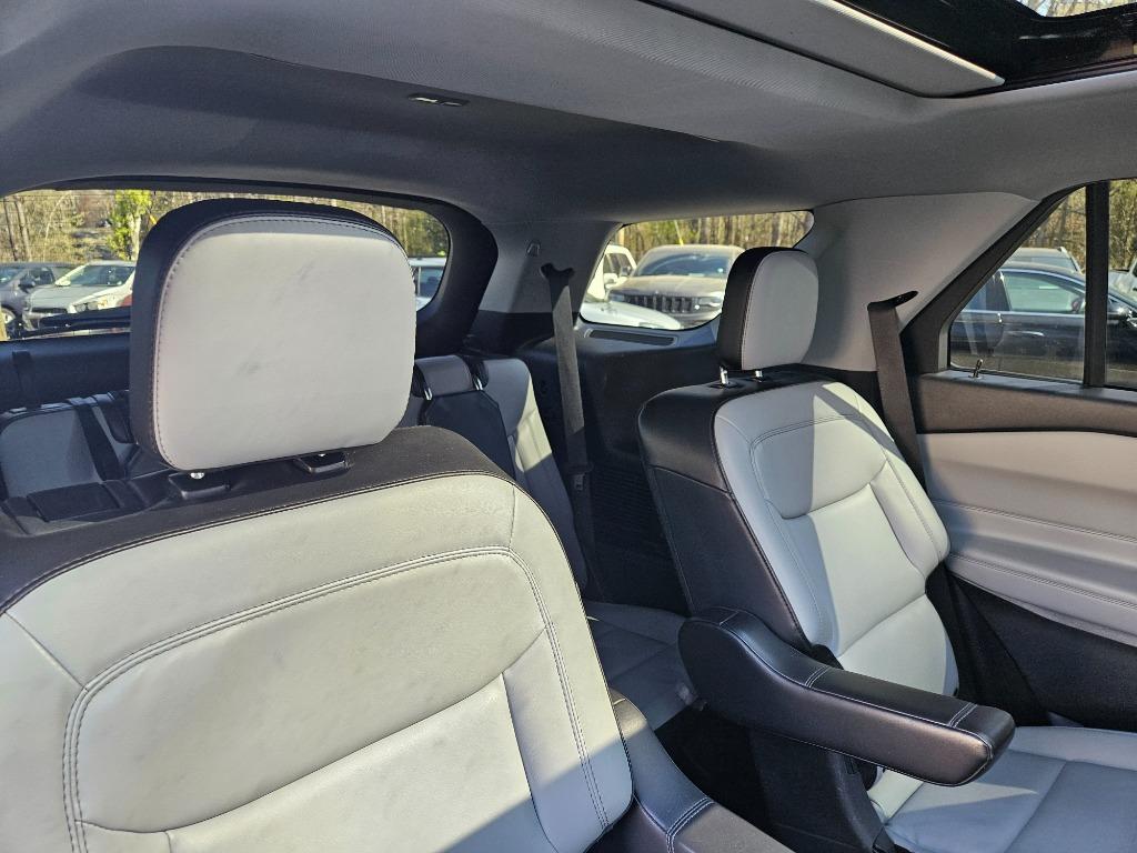 2021 Ford Explorer XLT photo