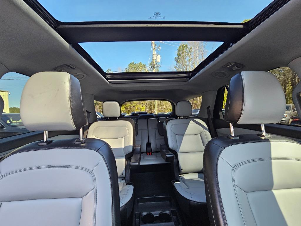 2021 Ford Explorer XLT photo