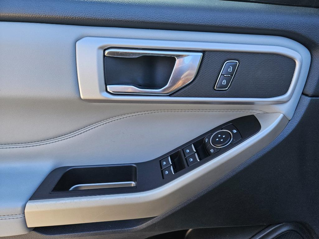2021 Ford Explorer - $25,100