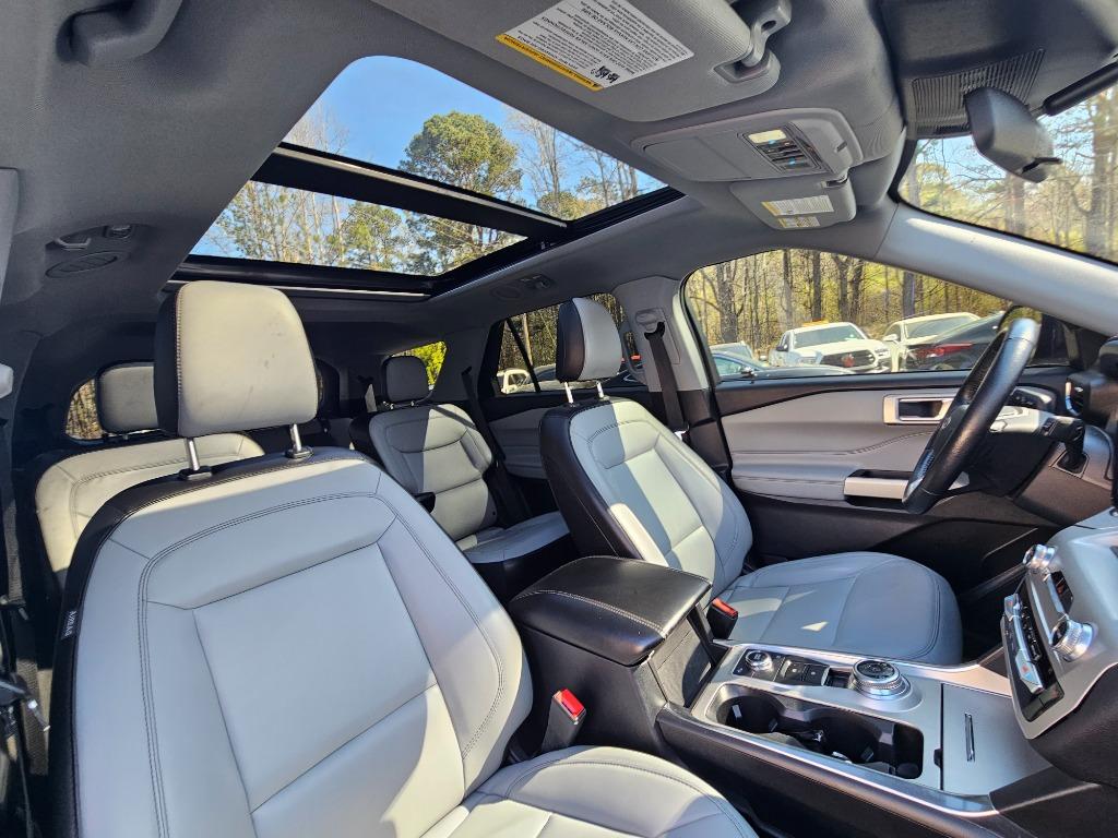 2021 Ford Explorer XLT photo