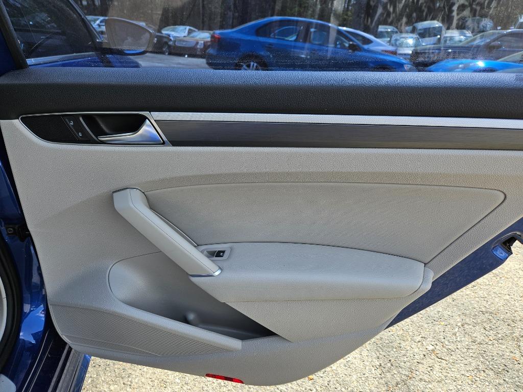 2017 Volkswagen Passat R-Line photo