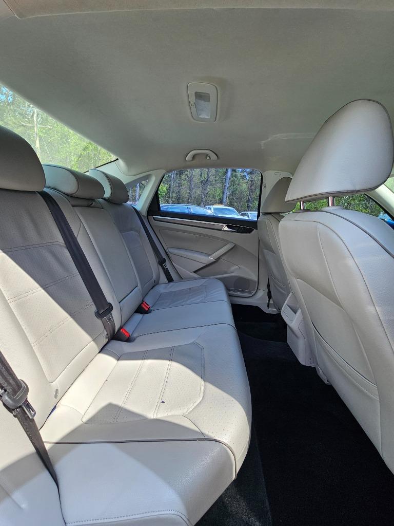 2017 Volkswagen Passat R-Line photo