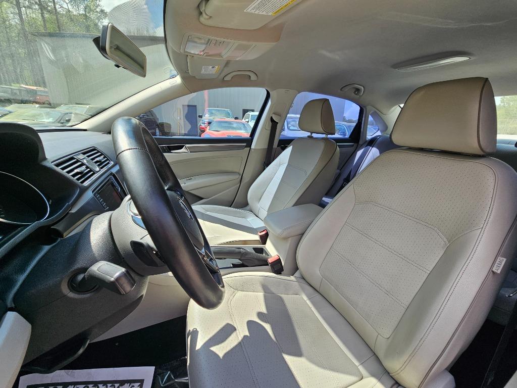 2017 Volkswagen Passat R-Line photo