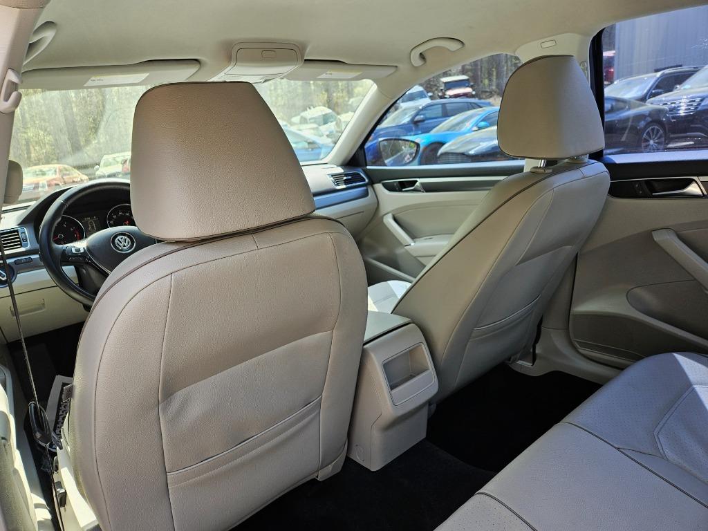 2017 Volkswagen Passat R-Line photo
