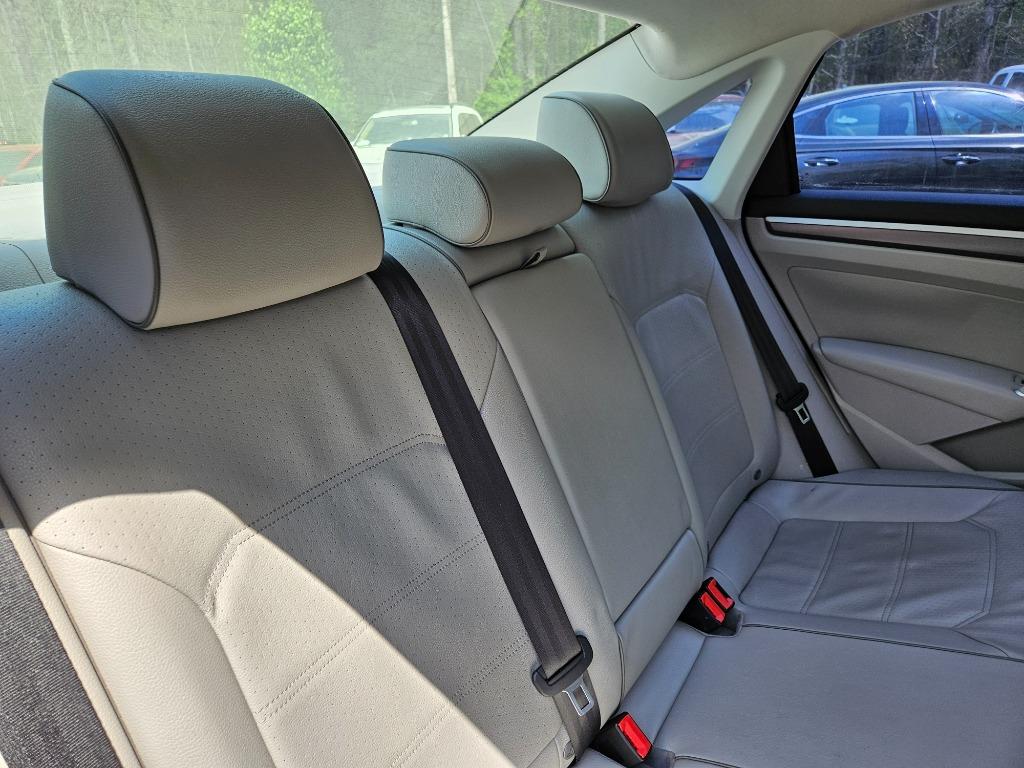 2017 Volkswagen Passat R-Line photo