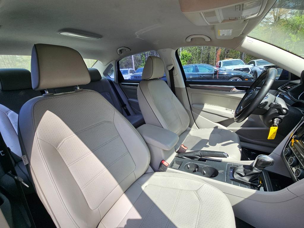 2017 Volkswagen Passat R-Line photo