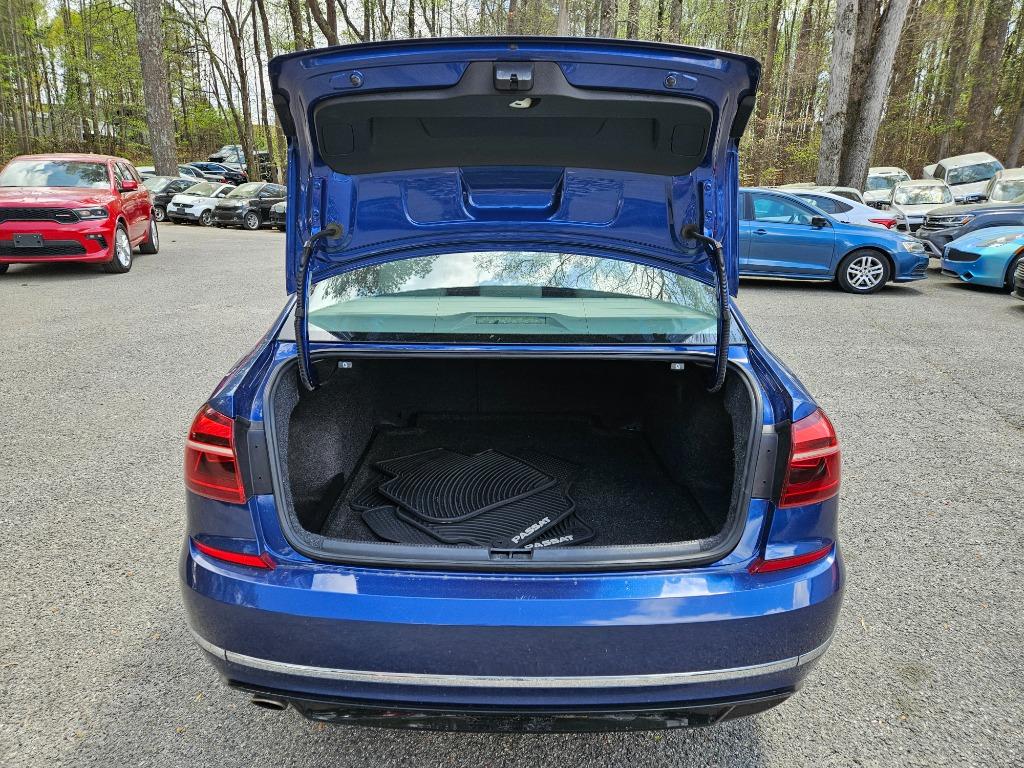 2017 Volkswagen Passat R-Line photo