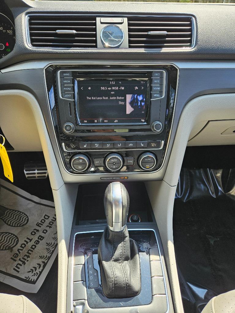 2017 Volkswagen Passat R-Line photo
