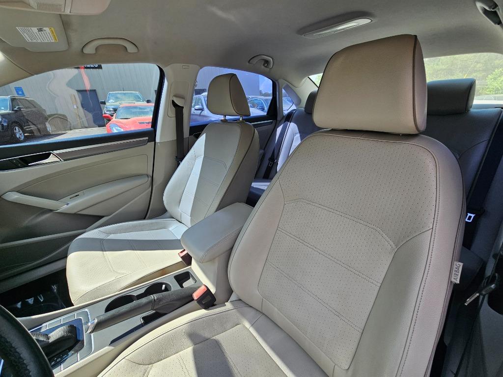2017 Volkswagen Passat R-Line photo