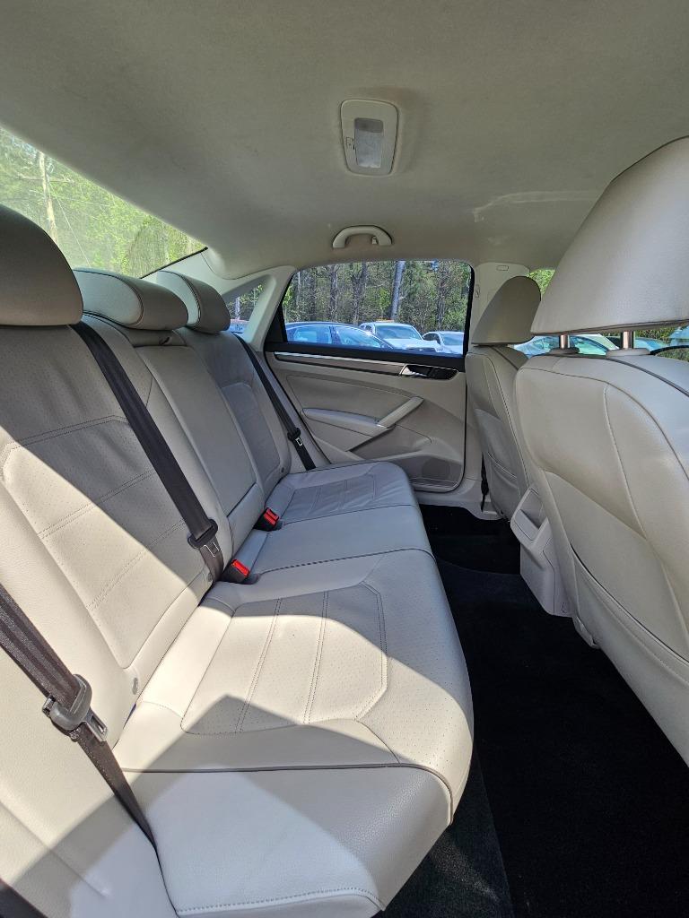 2017 Volkswagen Passat R-Line photo