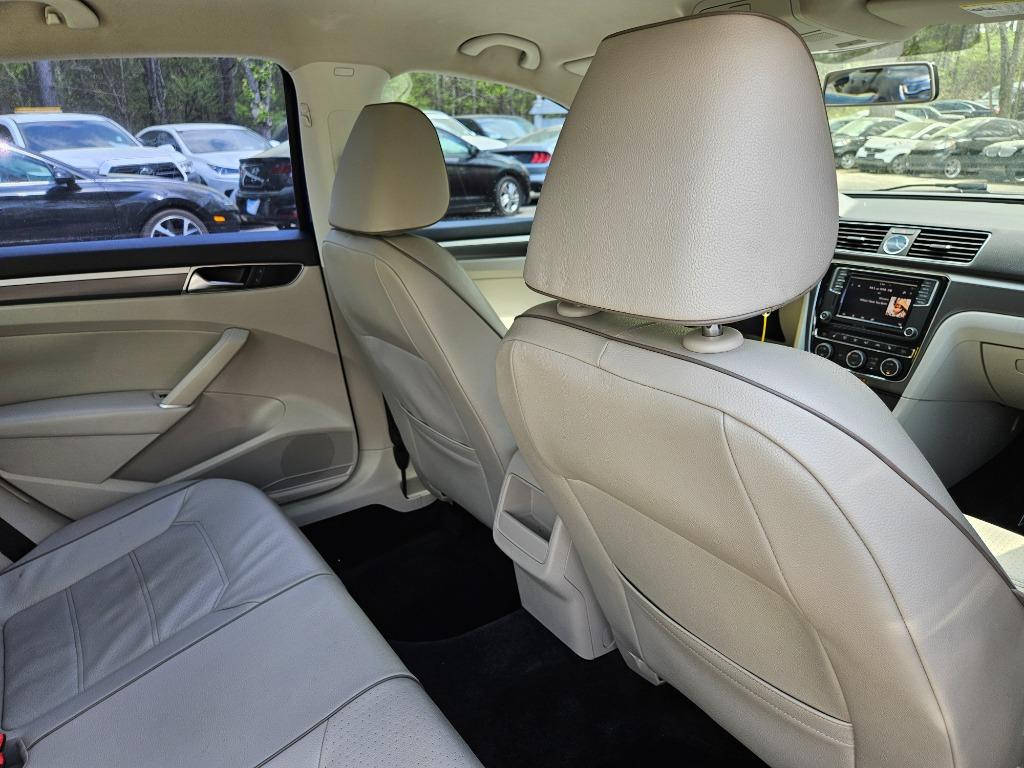 2017 Volkswagen Passat R-Line photo