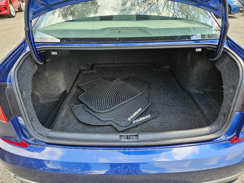 2017 Volkswagen Passat R-Line photo