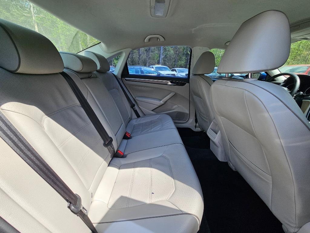 2017 Volkswagen Passat R-Line photo